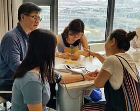 健康咨詢臺企行，義診服務暖人心